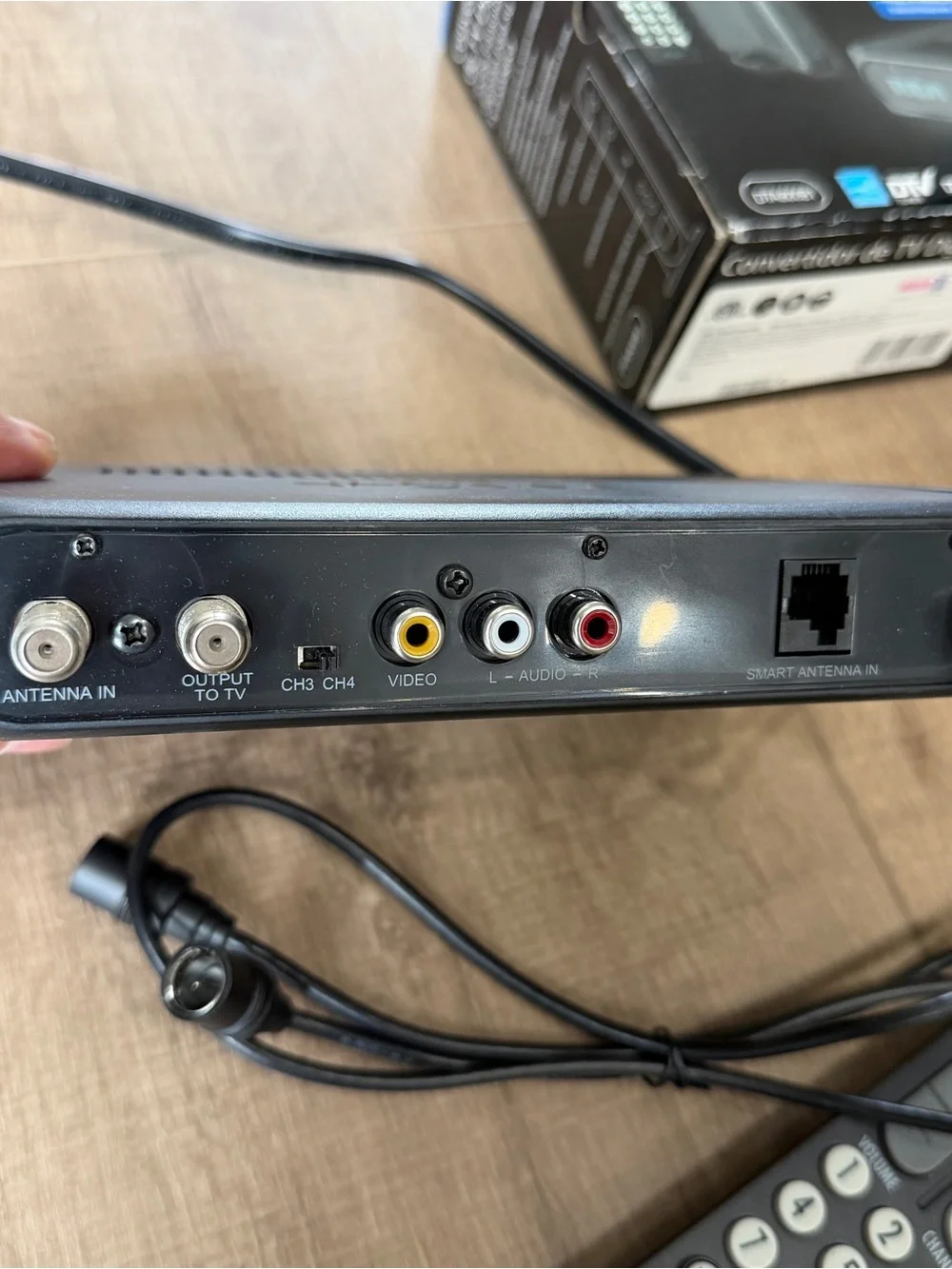 RCA DTA800B1 Digital TV Converter Box Remote & Cable Over The Air Broadcasts - Picture 5 of 13